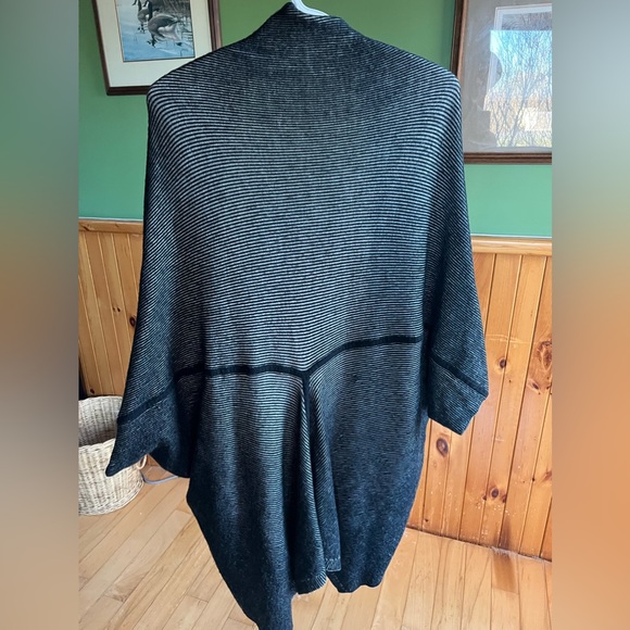 Reversible Lululemon Wrap Cardigan - Picture 2 of 4